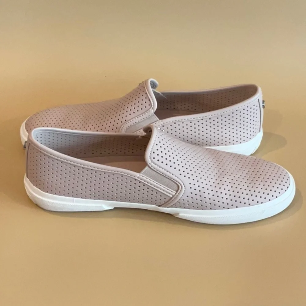 Micheal Micheal Kors woman’s pink perforated sneaker